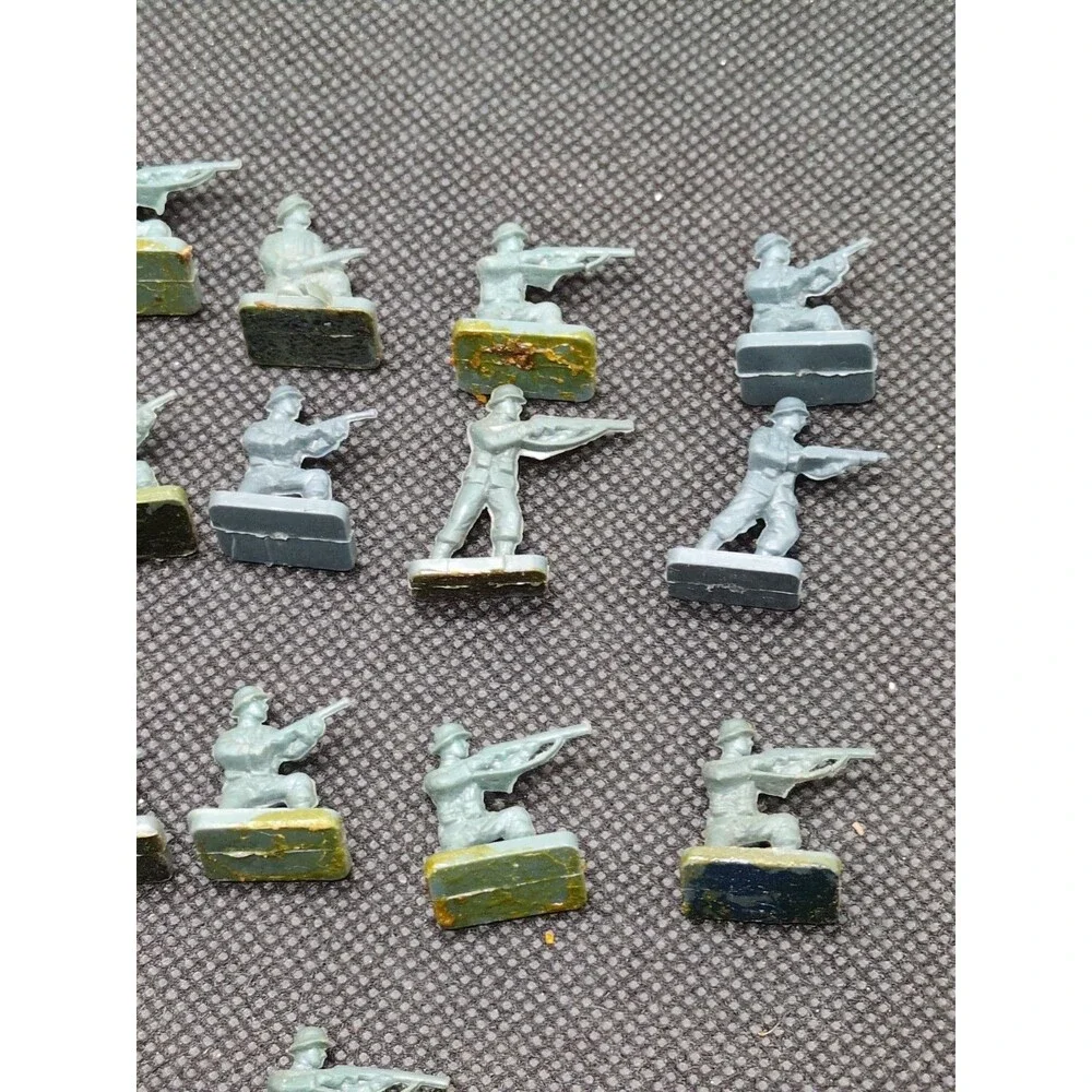 (20) WWII Infantry Miniatures 1/72 Scale